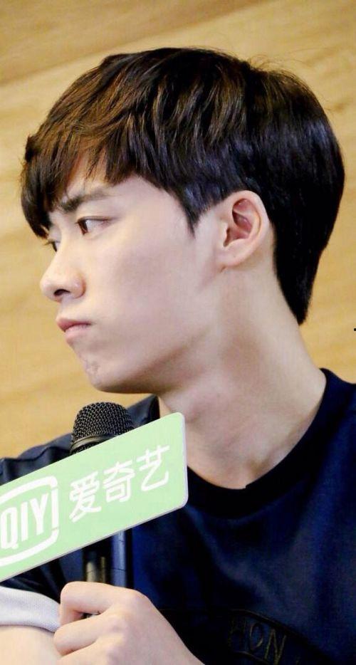 哪个男生明星帅,揭秘娱乐圈帅气男生明星